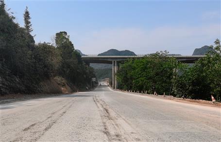 巴馬北互通至甲篆段水穩(wěn)層分部通過(guò)驗(yàn)收