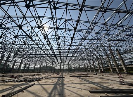 【錨定目標(biāo) 奮力沖刺】冶建廣東公司項目鋼結(jié)構(gòu)網(wǎng)架提升大捷