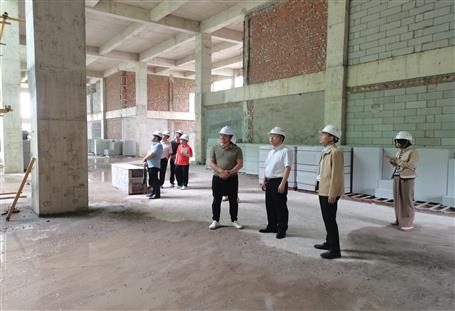 賴(lài)海標(biāo)到冶建第三分公司項(xiàng)目開(kāi)展五一節(jié)前檢查